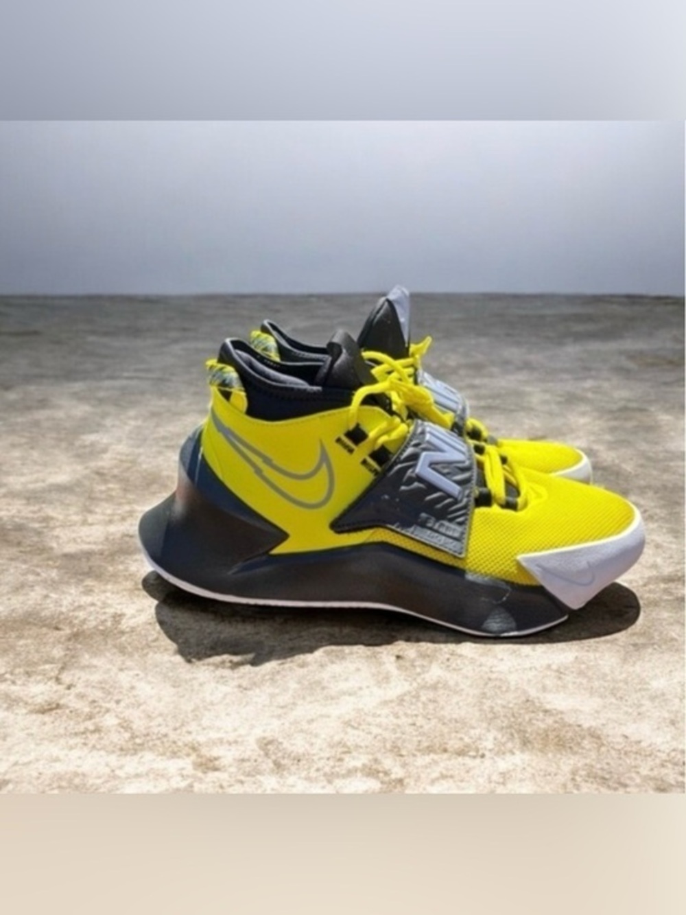 Nike Future Court Youth Size 5.5 Black And Green /Yellow Excellent Condition